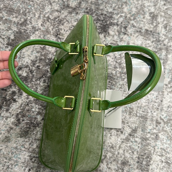 Louis Vuitton Alma GM - Limited Edition Vert Tonic Monogram Vernis - Picture 12 of 17